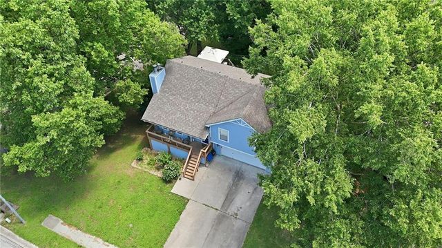 403 Woodland Avenue, Smithville, MO 64089