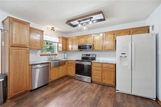 403 Woodland Avenue, Smithville, MO 64089