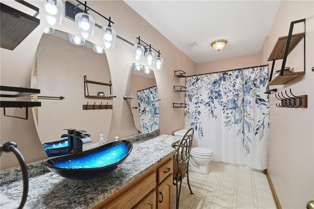 403 Woodland Avenue, Smithville, MO 64089