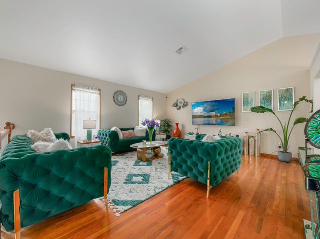 8 Bernadette Way, Washingtonville, NY 10992