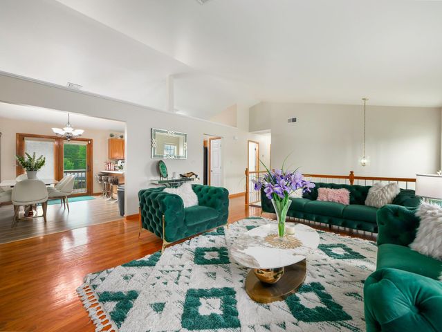 8 Bernadette Way, Washingtonville, NY 10992