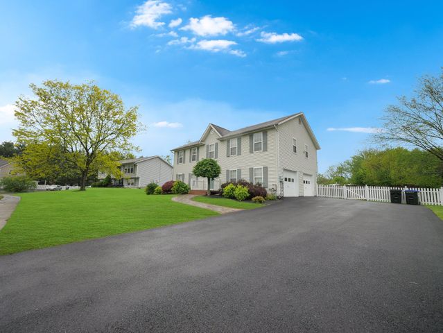 8 Bernadette Way, Washingtonville, NY 10992