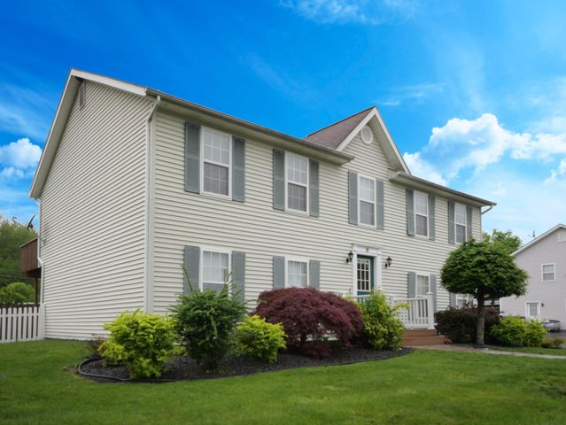 8 Bernadette Way, Washingtonville, NY 10992