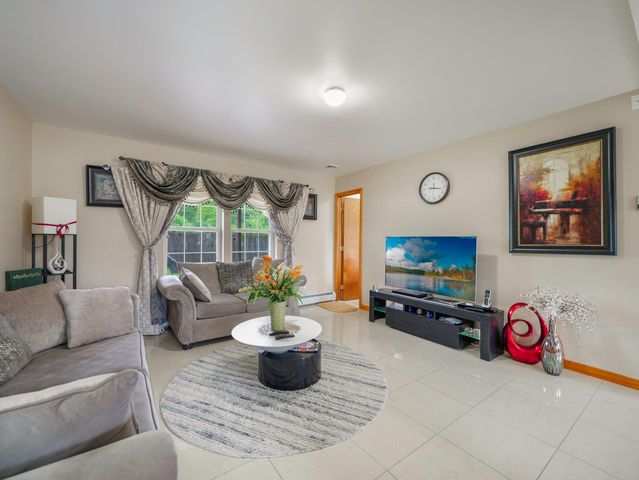 8 Bernadette Way, Washingtonville, NY 10992