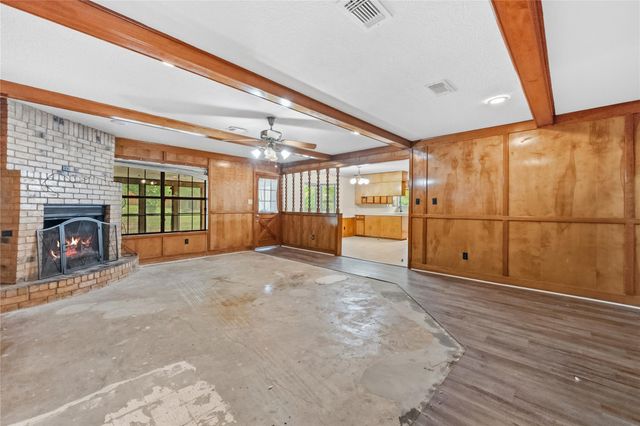 140 Pine Valley Drive, Livingston, TX 77351