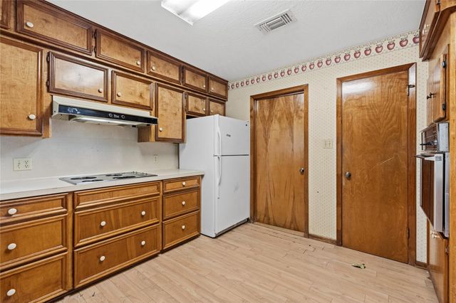 140 Pine Valley Drive, Livingston, TX 77351