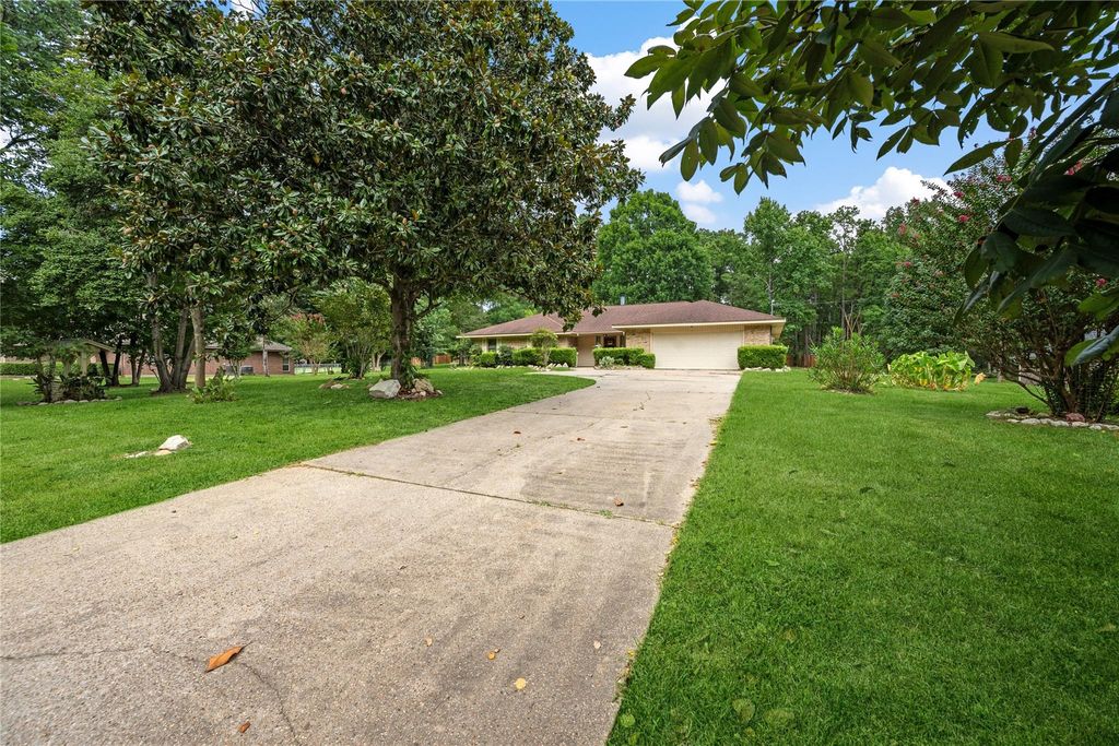 140 Pine Valley Drive, Livingston, TX 77351