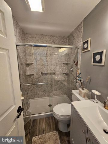 12 CRESCENT LN, Levittown, PA 19055