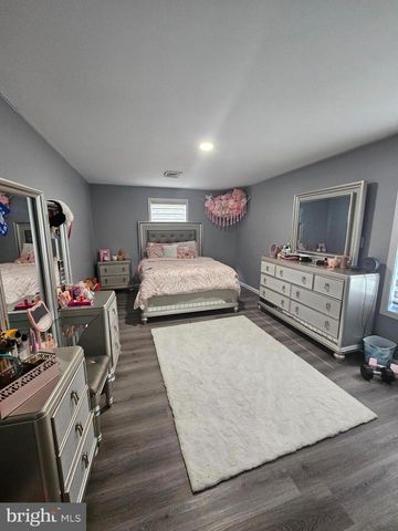 12 CRESCENT LN, Levittown, PA 19055