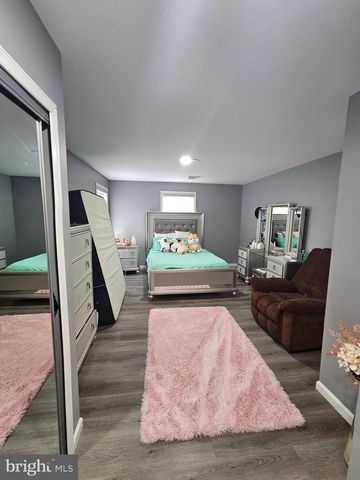 12 CRESCENT LN, Levittown, PA 19055