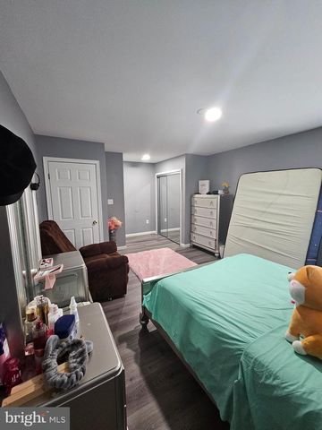 12 CRESCENT LN, Levittown, PA 19055