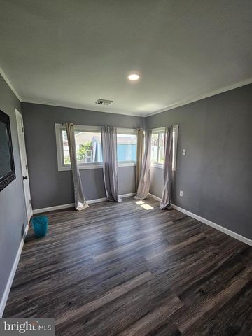 12 CRESCENT LN, Levittown, PA 19055