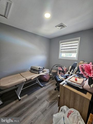 12 CRESCENT LN, Levittown, PA 19055