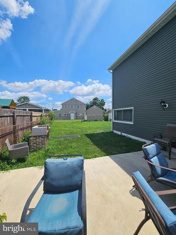 12 CRESCENT LN, Levittown, PA 19055