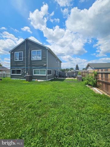 12 CRESCENT LN, Levittown, PA 19055