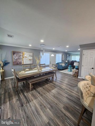 12 CRESCENT LN, Levittown, PA 19055