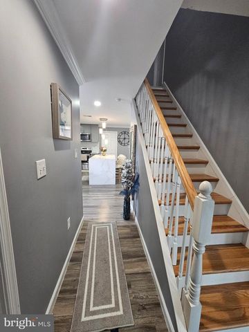 12 CRESCENT LN, Levittown, PA 19055