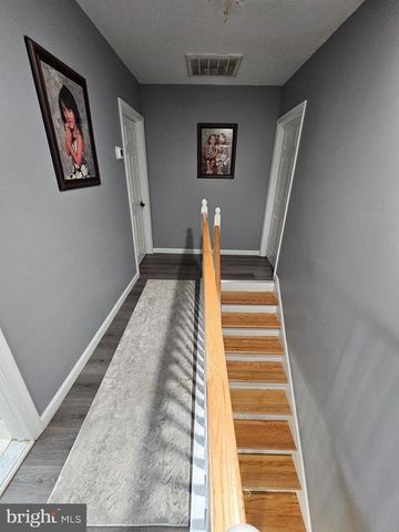 12 CRESCENT LN, Levittown, PA 19055