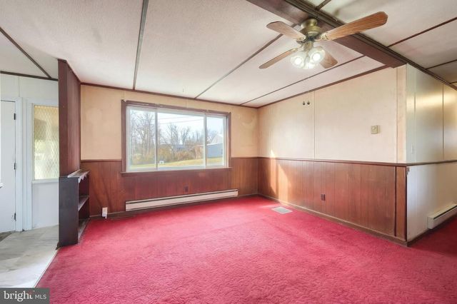 66 LITTLE AVE, New Oxford, PA 17350