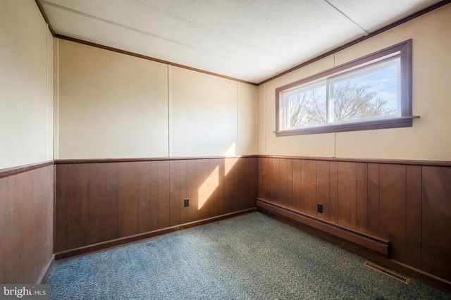 66 LITTLE AVE, New Oxford, PA 17350