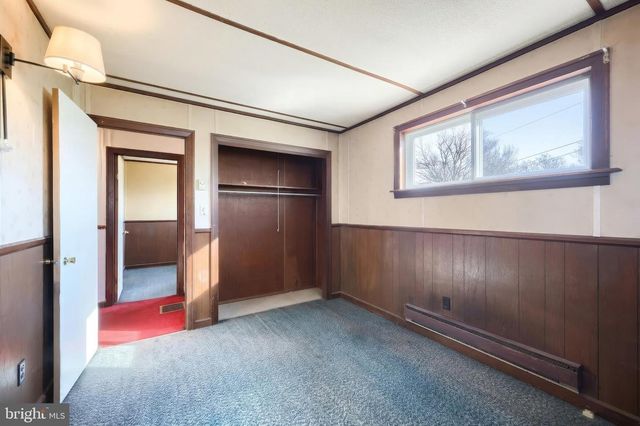 66 LITTLE AVE, New Oxford, PA 17350