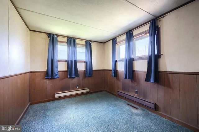 66 LITTLE AVE, New Oxford, PA 17350