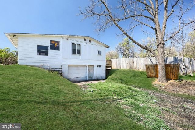 66 LITTLE AVE, New Oxford, PA 17350