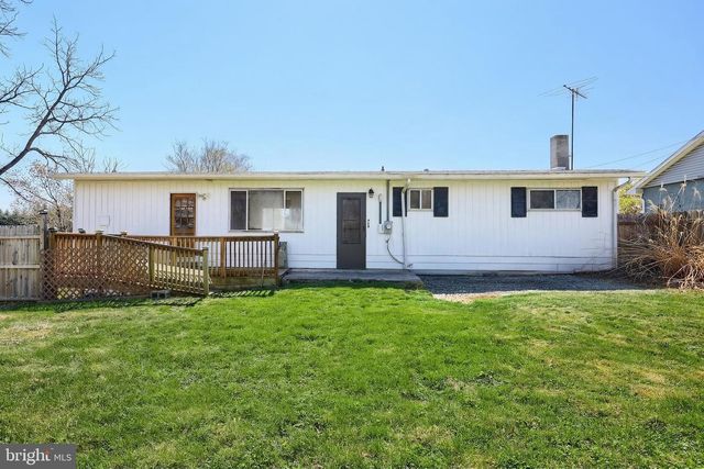 66 LITTLE AVE, New Oxford, PA 17350