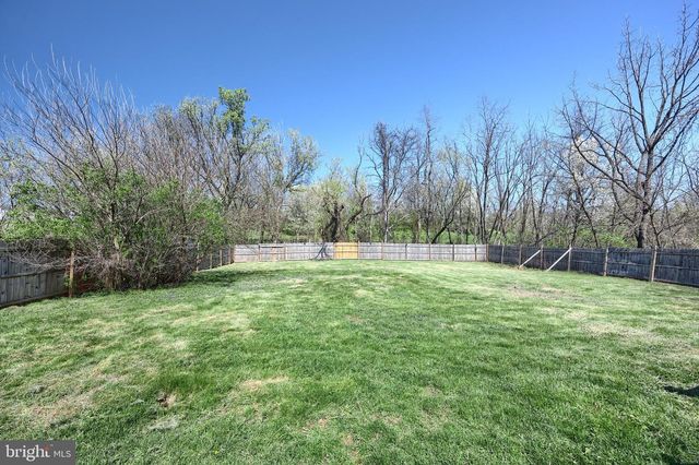 66 LITTLE AVE, New Oxford, PA 17350