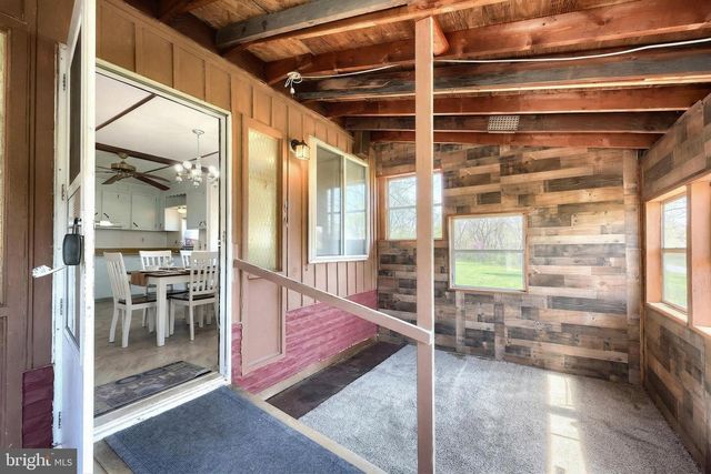 66 LITTLE AVE, New Oxford, PA 17350