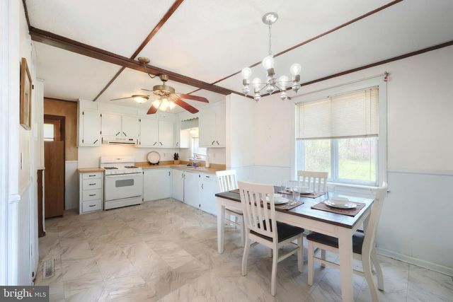 66 LITTLE AVE, New Oxford, PA 17350