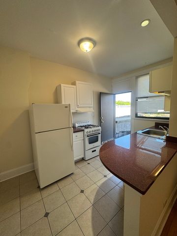 7109 N Clark Street 201, Chicago, IL 60626