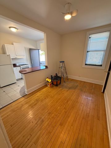 7109 N Clark Street 201, Chicago, IL 60626
