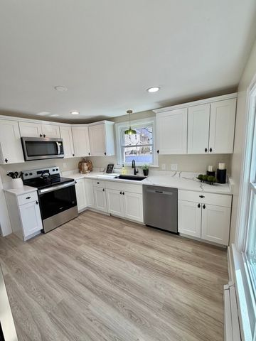 26 Mt Tom Ave, Easthampton, MA 01027