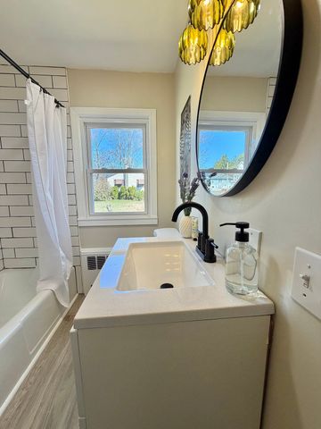 26 Mt Tom Ave, Easthampton, MA 01027