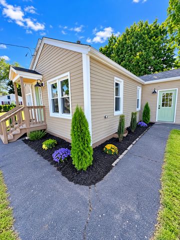 26 Mt Tom Ave, Easthampton, MA 01027