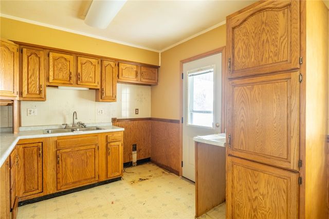 9979 Laurel Ave, Irwin, PA 15642