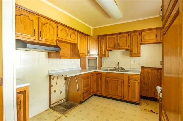 9979 Laurel Ave, Irwin, PA 15642