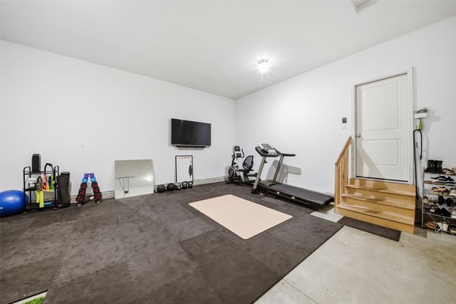 16507 Walnut Meadows Drive, Urbandale, IA 50323