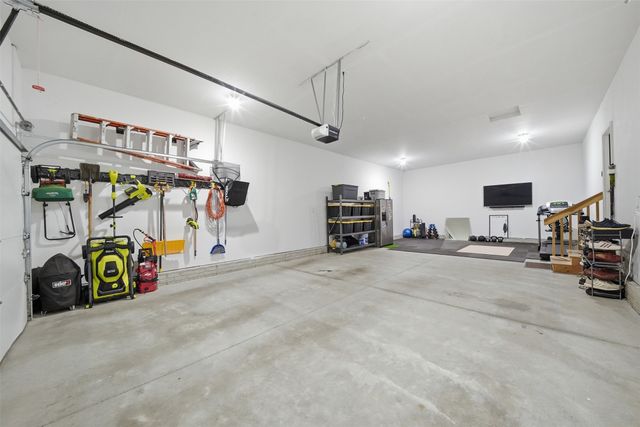 16507 Walnut Meadows Drive, Urbandale, IA 50323
