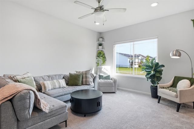 16507 Walnut Meadows Drive, Urbandale, IA 50323