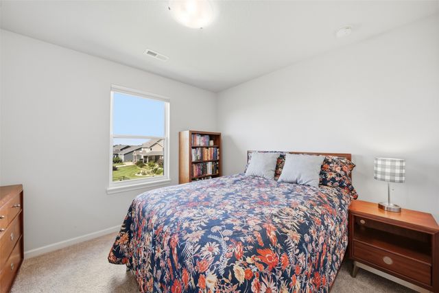 16507 Walnut Meadows Drive, Urbandale, IA 50323