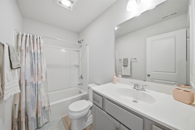 16507 Walnut Meadows Drive, Urbandale, IA 50323
