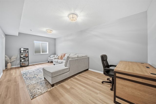 16507 Walnut Meadows Drive, Urbandale, IA 50323