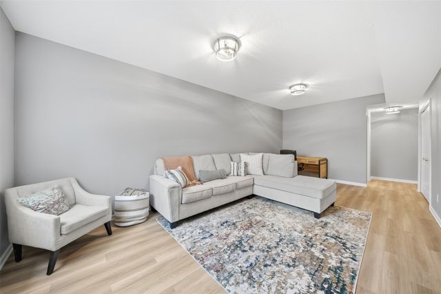 16507 Walnut Meadows Drive, Urbandale, IA 50323
