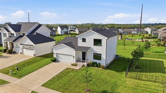 16507 Walnut Meadows Drive, Urbandale, IA 50323