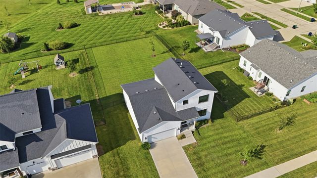 16507 Walnut Meadows Drive, Urbandale, IA 50323