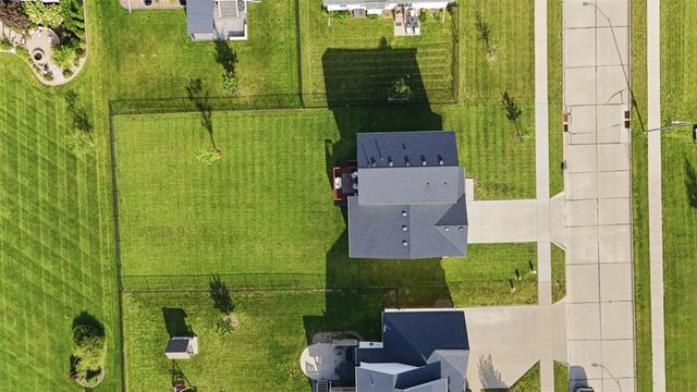 16507 Walnut Meadows Drive, Urbandale, IA 50323