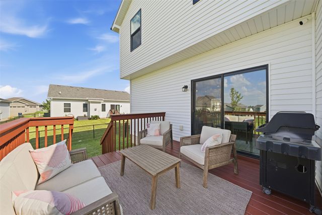 16507 Walnut Meadows Drive, Urbandale, IA 50323