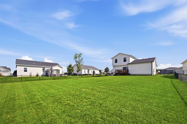 16507 Walnut Meadows Drive, Urbandale, IA 50323